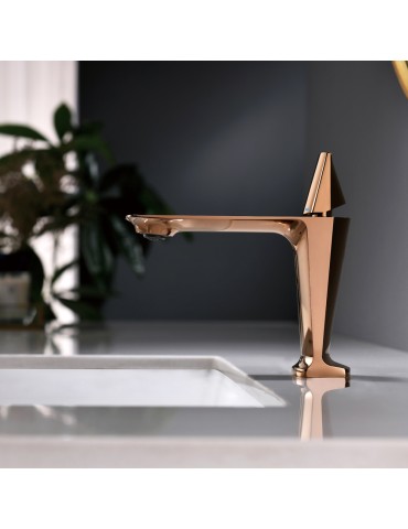 Ikou, polished gold sink faucet